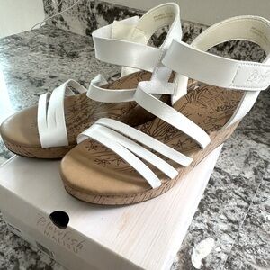 Blowfish Malibu size 4 “Leddy K” white sandal